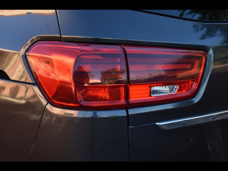 Used 2020 Kia Sedona LX FWD image 48