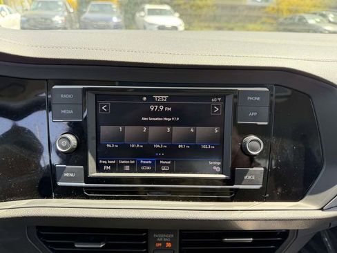 Used 2023 Volkswagen Jetta SE w/ Panoramic Sunroof Package FWD image 24