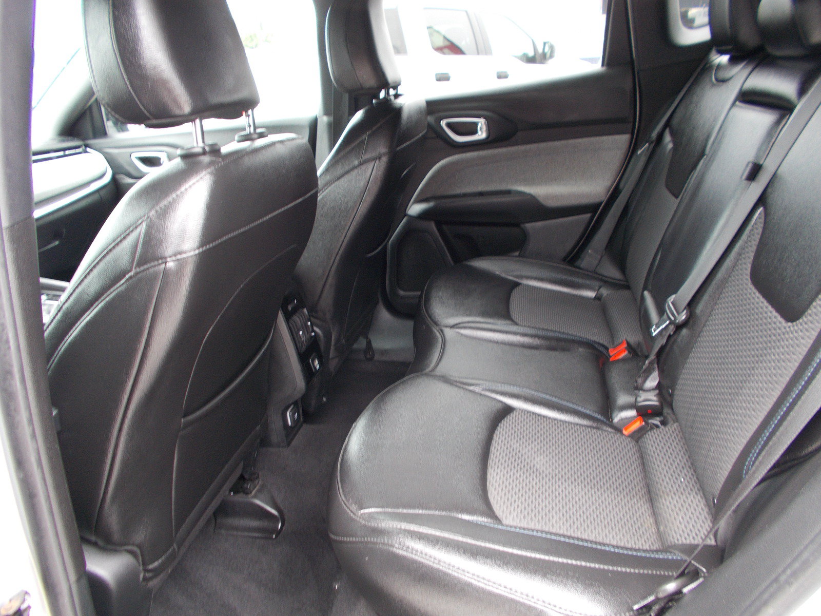 Used 2024 Jeep Compass Latitude AWD/4WD image 10