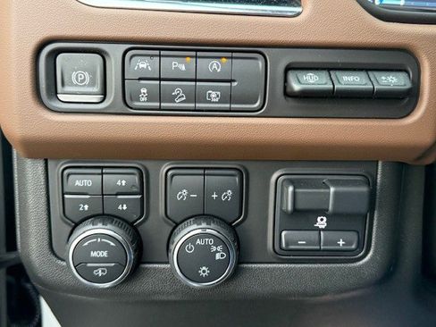 Certified 2024 Chevrolet Suburban High Country image 38