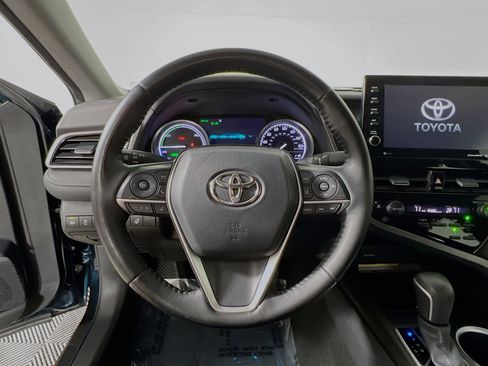 Used 2021 Toyota Camry XLE w/ Cold Weather Package image 18