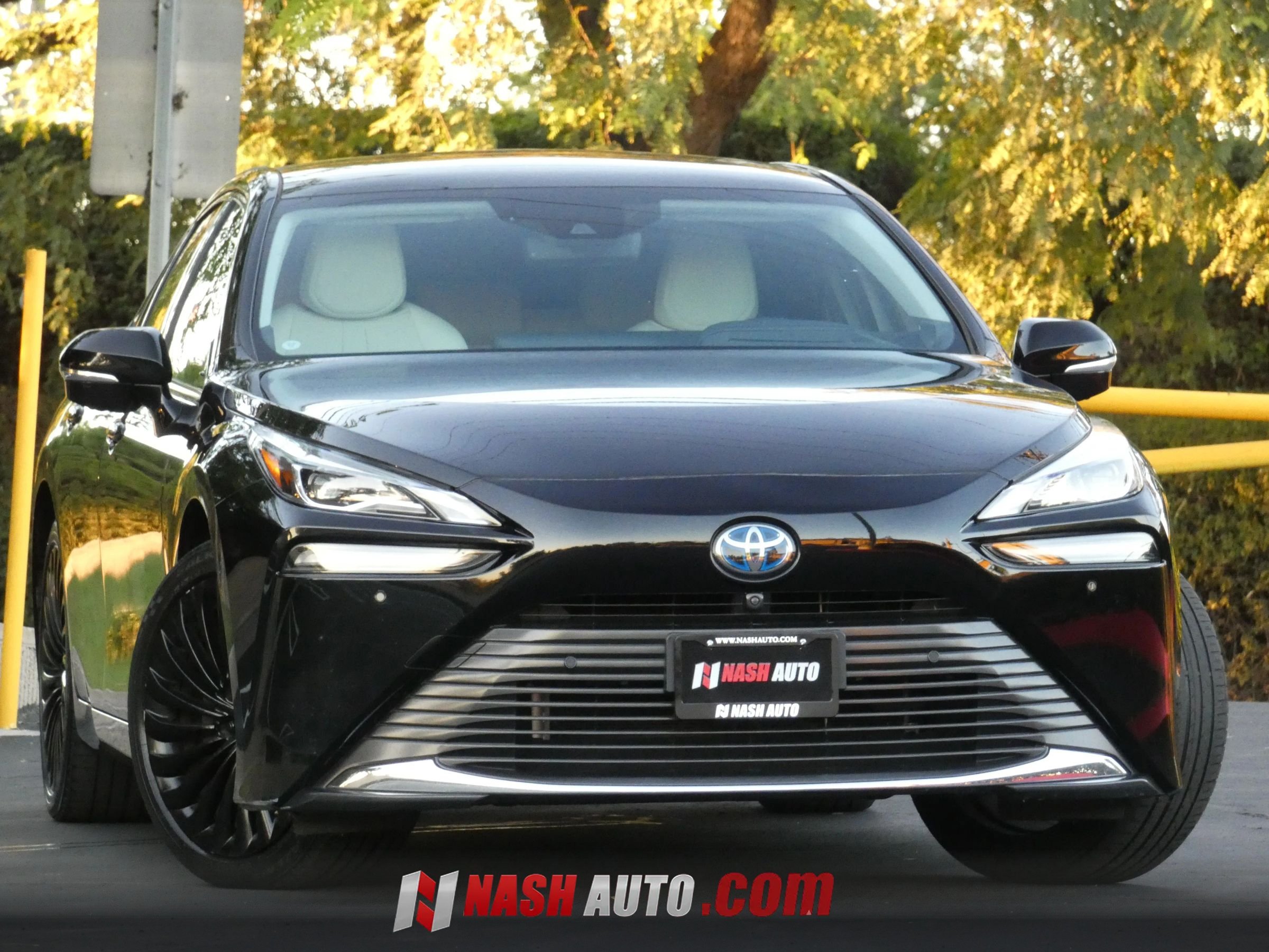 Used 2021 Toyota Mirai RWD image 3