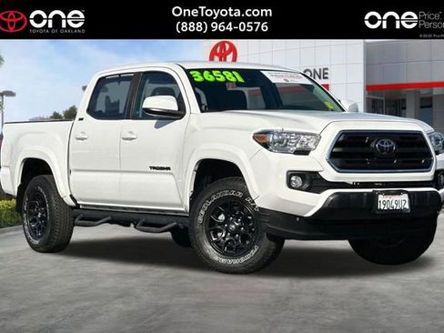 Certified 2019 Toyota Tacoma SR5 image 1