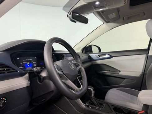Used 2024 Volkswagen Taos SE w/ Panoramic Sunroof Package image 21