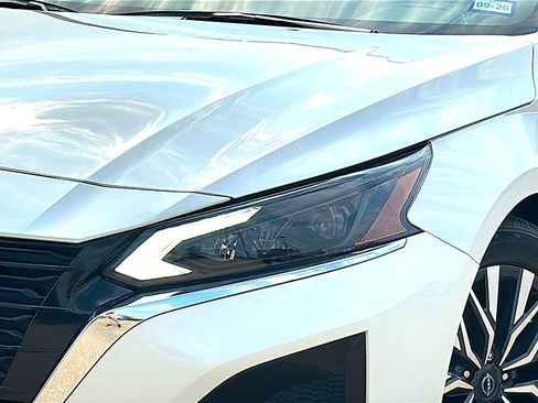 Used 2024 Nissan Altima 2.5 SV w/ SV Premium Package FWD image 4