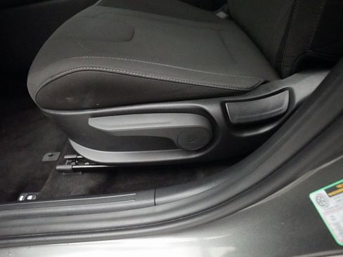 Used 2025 Hyundai Elantra Sport image 28