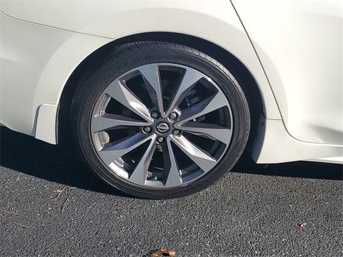 Used 2023 Nissan Maxima Platinum w/ Sport Mat Group image 7