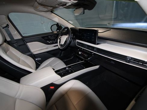 Used 2025 Lincoln Corsair AWD w/ Equipment Group 101A image 20