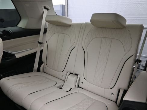 Used 2022 BMW X7 xDrive40i w/ Executive Package AWD/4WD image 18