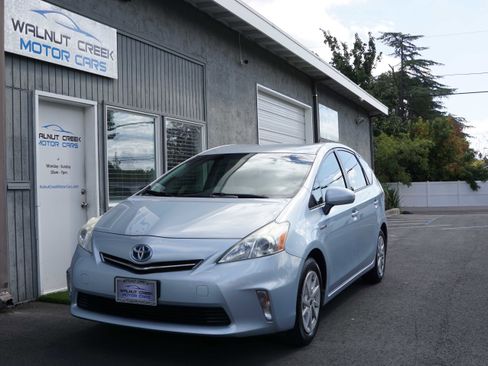 Used 2014 Toyota Prius V Three image 1