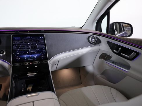 Certified 2023 Mercedes-Benz EQE 350+ 4MATIC SUV w/ Exclusive Trim Package image 40