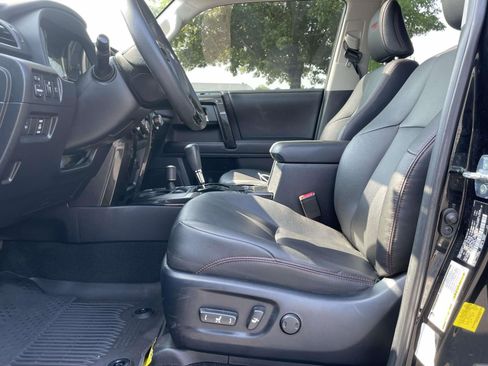 Used 2020 Toyota 4Runner Venture w/ Moonroof Package AWD/4WD image 13