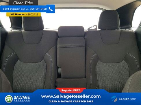 Used 2019 Jeep Cherokee Latitude w/ Popular Appearance Group image 5