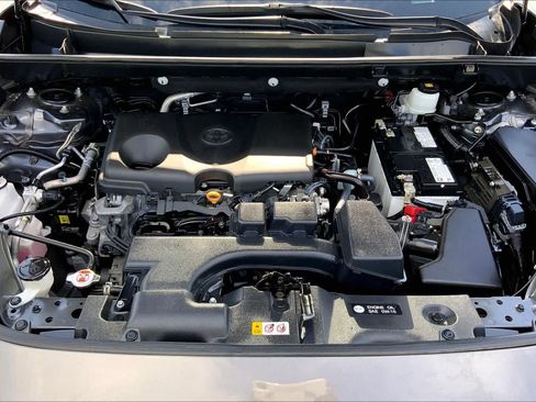 Used 2024 Toyota RAV4 XLE FWD image 31