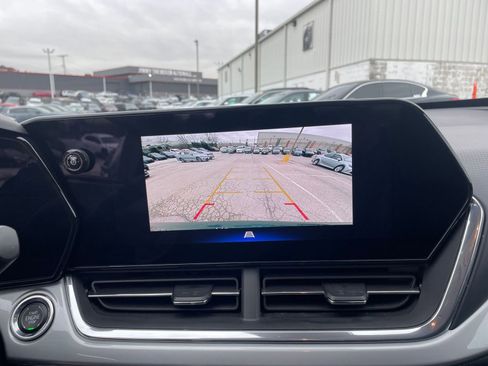 Used 2025 Chevrolet Trax LT w/ LT Convenience Package image 17