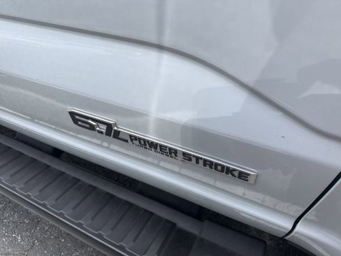 Used 2025 Ford F250 XLT w/ Black Appearance Package image 5
