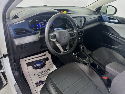 Used 2024 Volkswagen Taos SE w/ Panoramic Sunroof Package AWD/4WD image 9