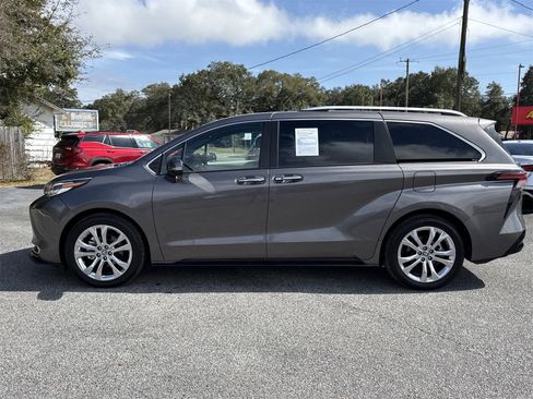 Used 2023 Toyota Sienna Platinum image 2