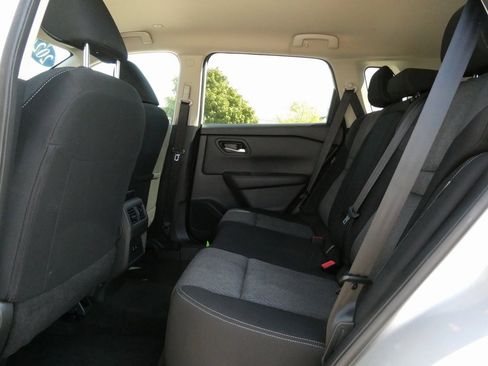 Used 2024 Nissan Rogue SV image 33