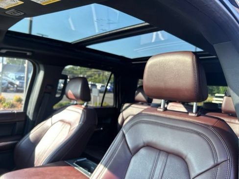 Used 2022 Ford Expedition Limited AWD/4WD image 9