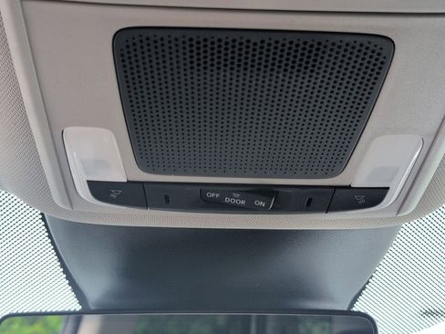 Used 2025 Honda Pilot EX-L image 19