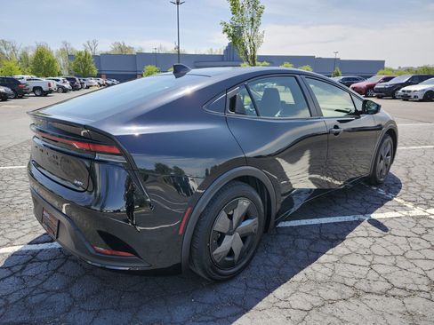 Used 2024 Toyota Prius LE image 10