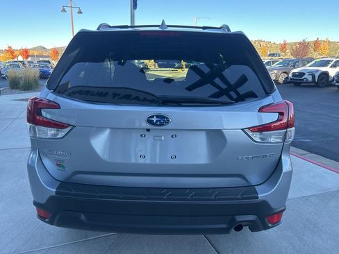 Used 2021 Subaru Forester Premium image 8