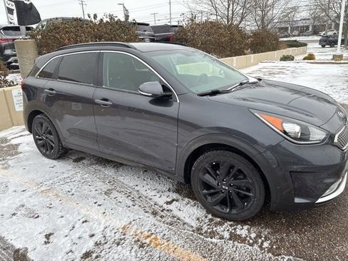 Used 2018 Kia Niro EX w/ EX Touring Graphite Edition image 3