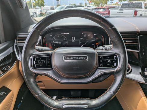 Used 2022 Jeep Grand Wagoneer Series III AWD/4WD image 14
