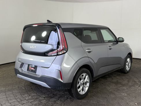 Used 2025 Kia Soul LX w/ LX Technology Package FWD image 9