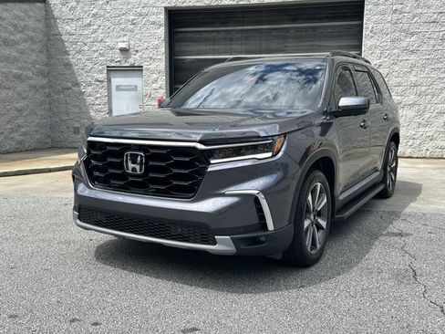 Used 2025 Honda Pilot Elite image 2