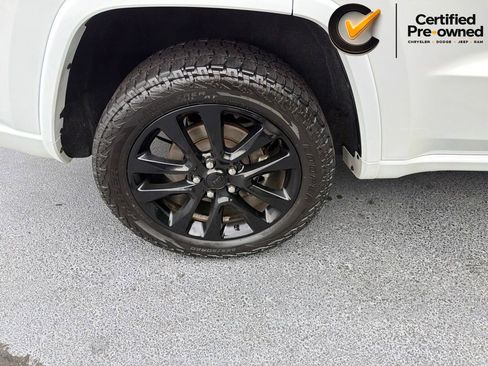 Certified 2021 Jeep Grand Cherokee Laredo X AWD/4WD image 18