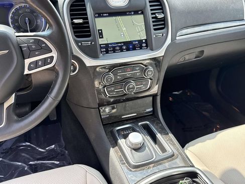 Used 2021 Chrysler 300 Touring L RWD image 9