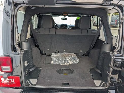 Used 2017 Jeep Wrangler Unlimited Sahara w/ Connectivity Group image 21