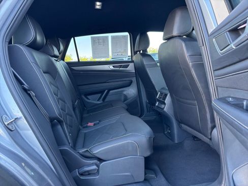 Used 2025 Volkswagen Atlas Cross Sport SE image 28