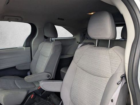 Certified 2023 Toyota Sienna LE image 18