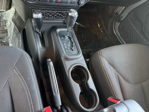 Used 2018 Jeep Wrangler Sahara w/ Connectivity Group image 14