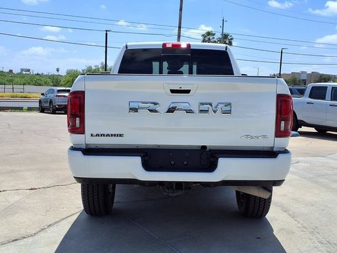 Used 2026 RAM 2500 Laramie AWD/4WD image 7