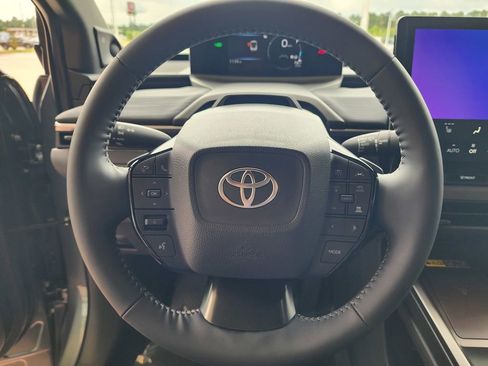 Used 2026 Toyota C-HR AWD/4WD image 18