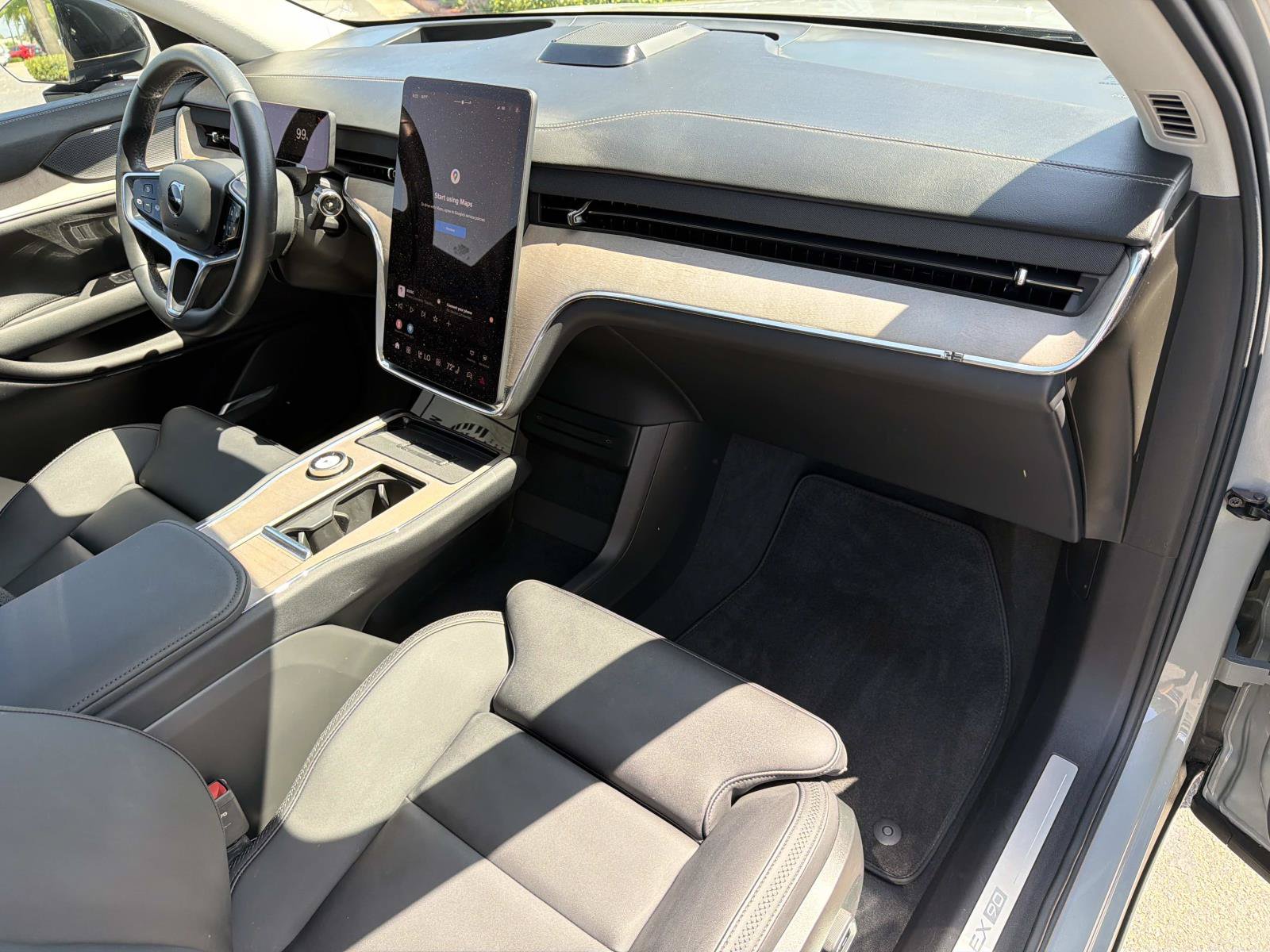 Certified 2025 Volvo EX90 Plus AWD/4WD image 27