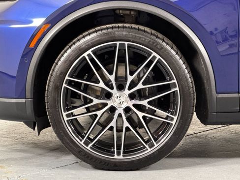 Certified 2025 Porsche Macan Electric image 34