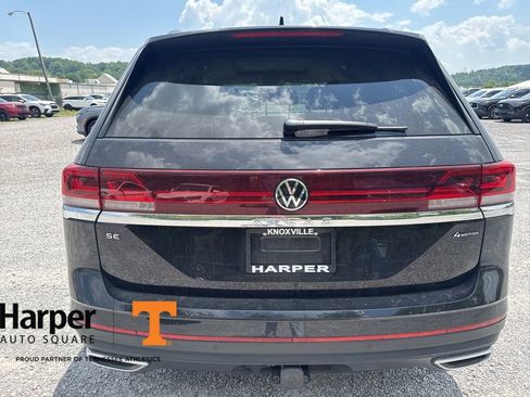 Used 2024 Volkswagen Atlas SE w/ Panoramic Sunroof Package AWD/4WD image 4