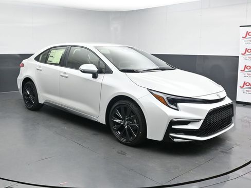 New 2026 Toyota Corolla SE FWD image 2