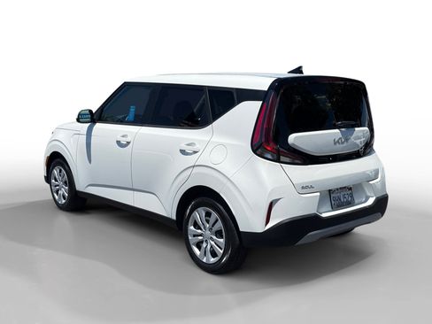 Used 2023 Kia Soul LX FWD image 3
