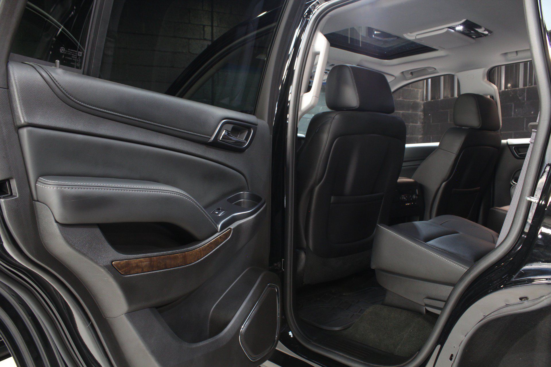 Used 2015 Chevrolet Tahoe LT AWD/4WD image 31