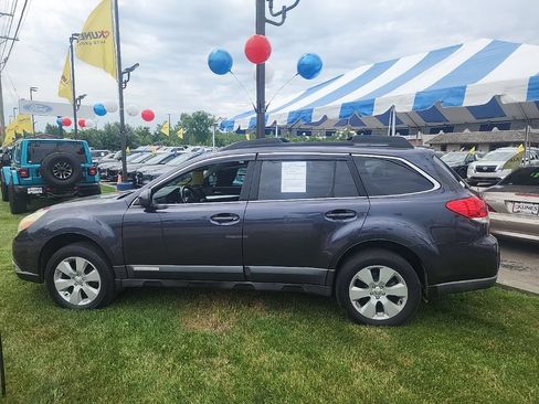 Used 2010 Subaru Outback 2.5i Premium AWD/4WD image 5