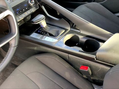 Used 2025 Hyundai Elantra SEL FWD image 16
