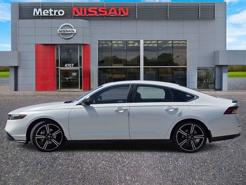 Used 2023 Honda Accord Sport image 3