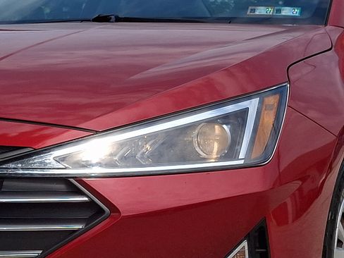 Used 2019 Hyundai Elantra SE FWD image 10