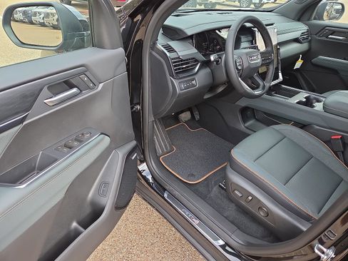 New 2026 GMC Acadia AT4 w/ Luxury Package AWD/4WD image 10